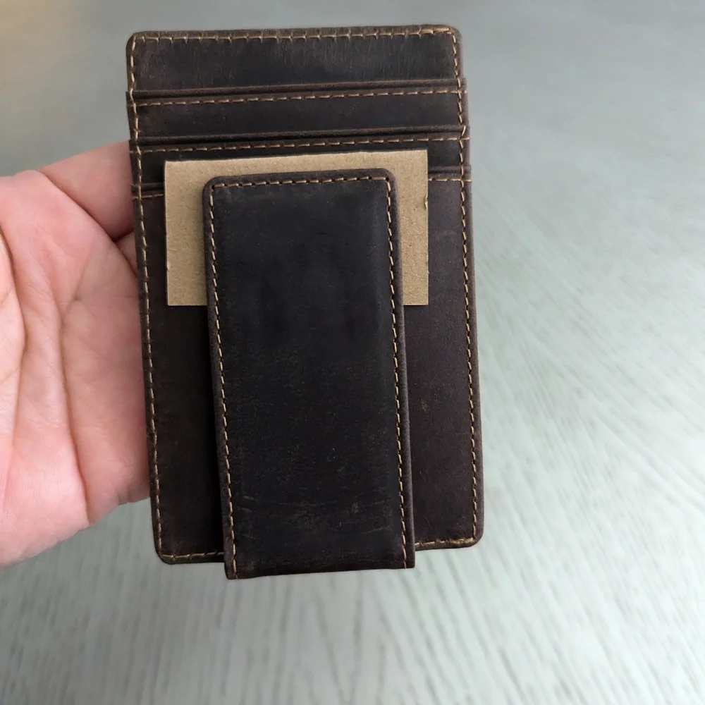 Amazon Essentials Men's slim wallet With RFID